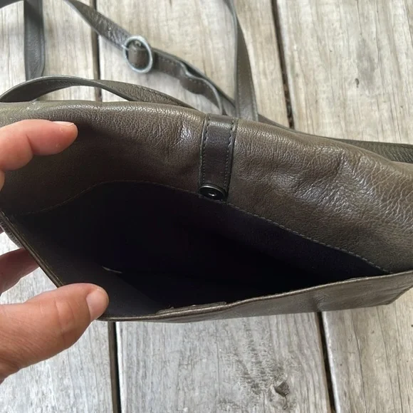 Lucky Brand Foldover Leather Crossbody Bag Taupe Green two tone Adjustable Strap - Picture 6 of 12